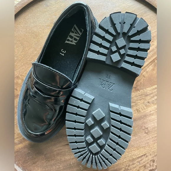 Zara Girls Black Patent Leather Loafers Size 31 - Picture 4 of 4